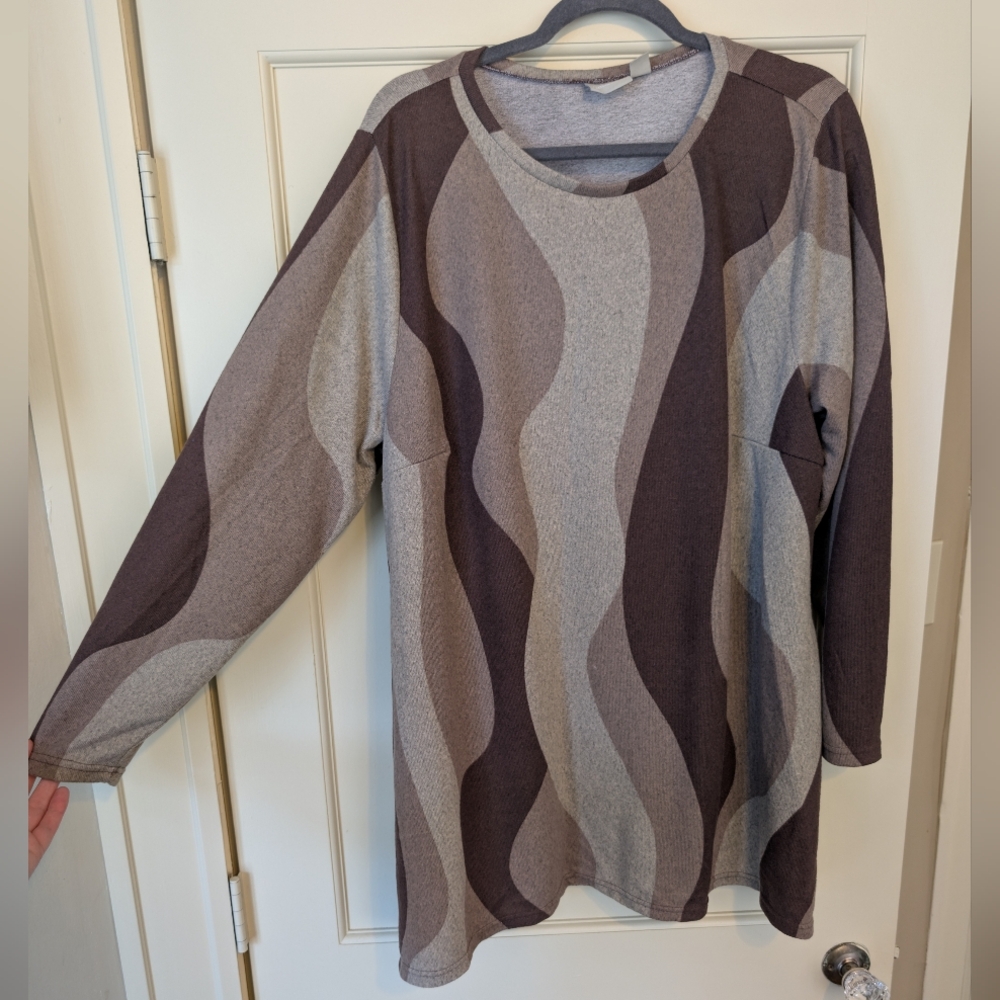 Wave Pattern Long Sleeve Top